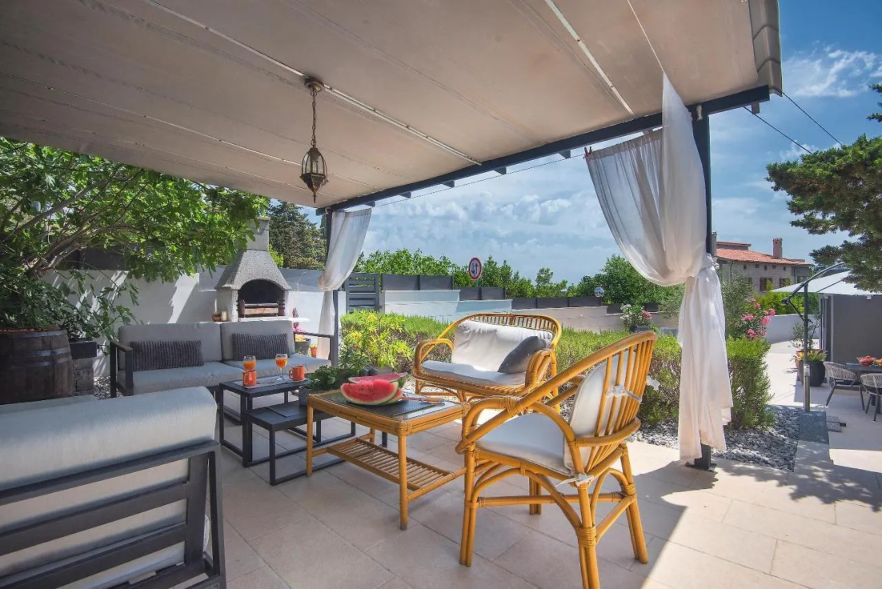 Holiday Home Zoya Liznjan Croatia