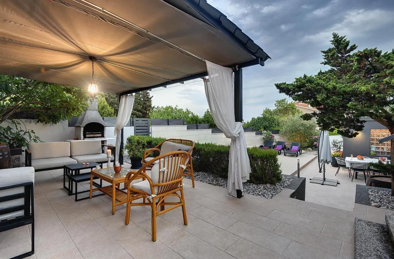 Holiday Home Zoya Liznjan Croatia