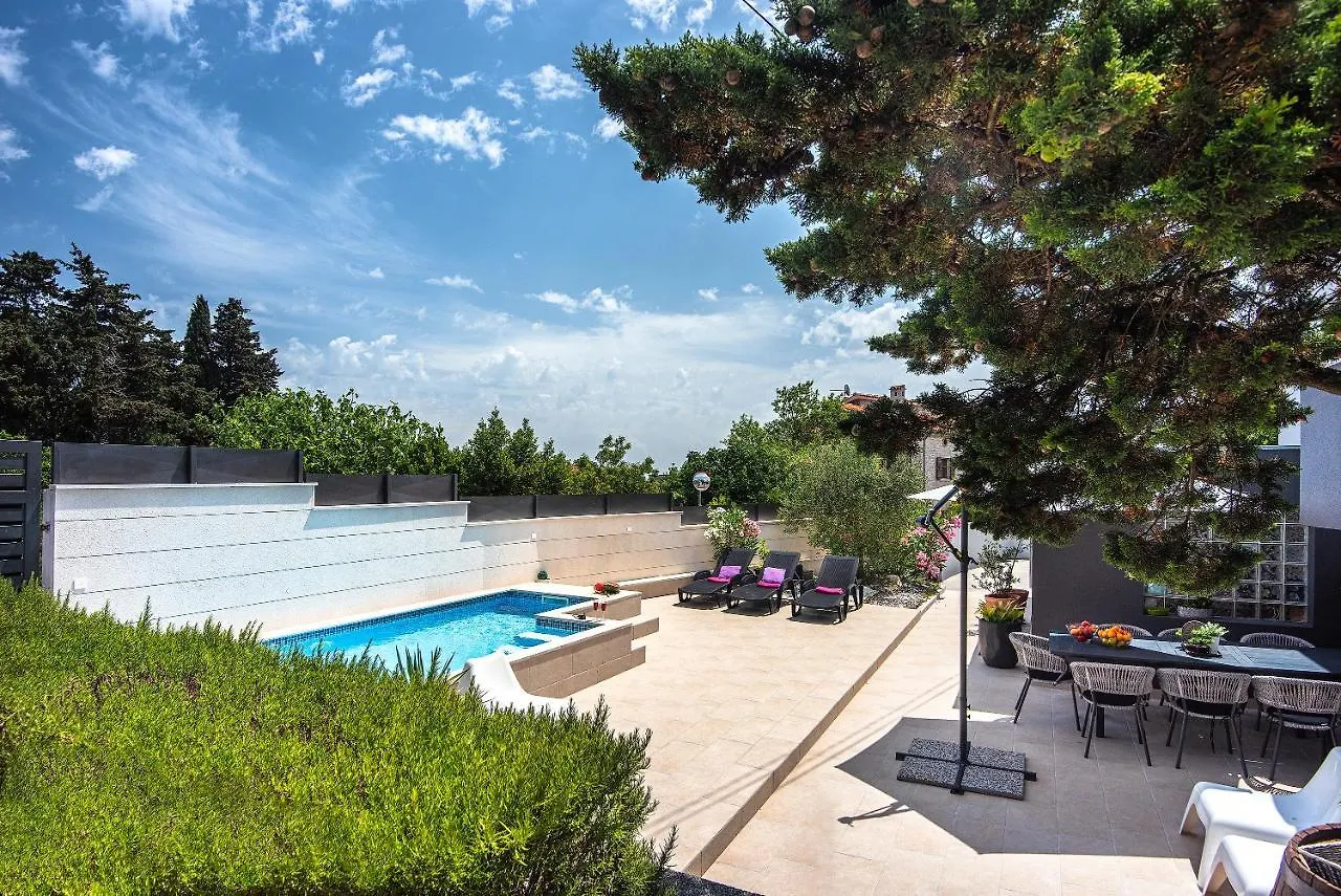 Holiday Home Zoya Ližnjan