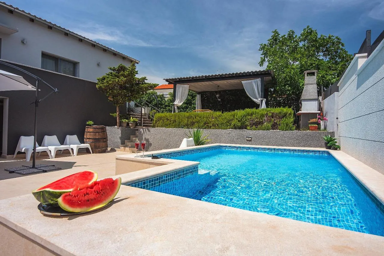 Holiday Home Zoya Ližnjan