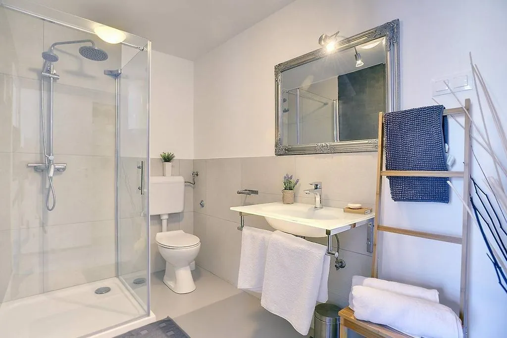 Holiday Home Zoya Liznjan Croatia