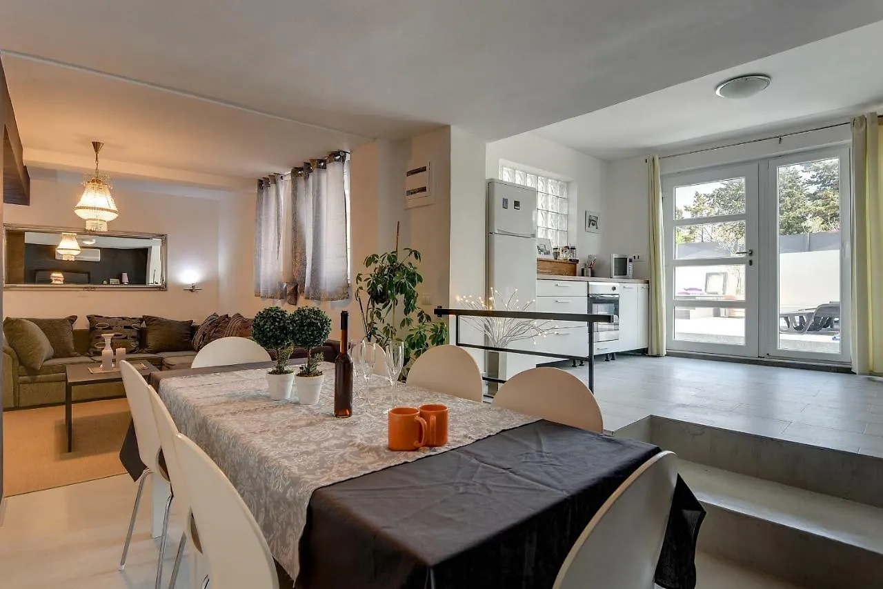 Holiday Home Zoya Liznjan Croatia